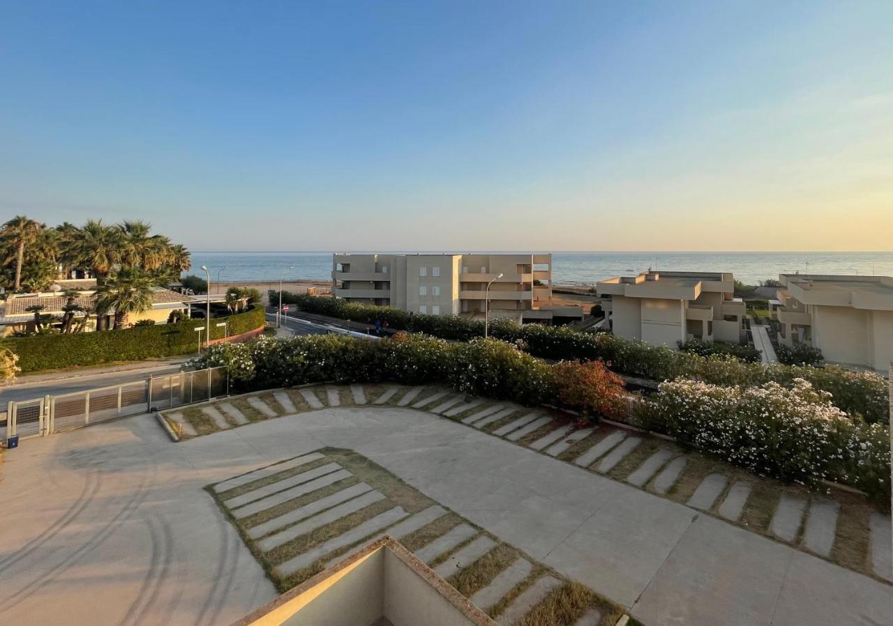 Residence Romeo Marina di Ragusa Buitenkant foto